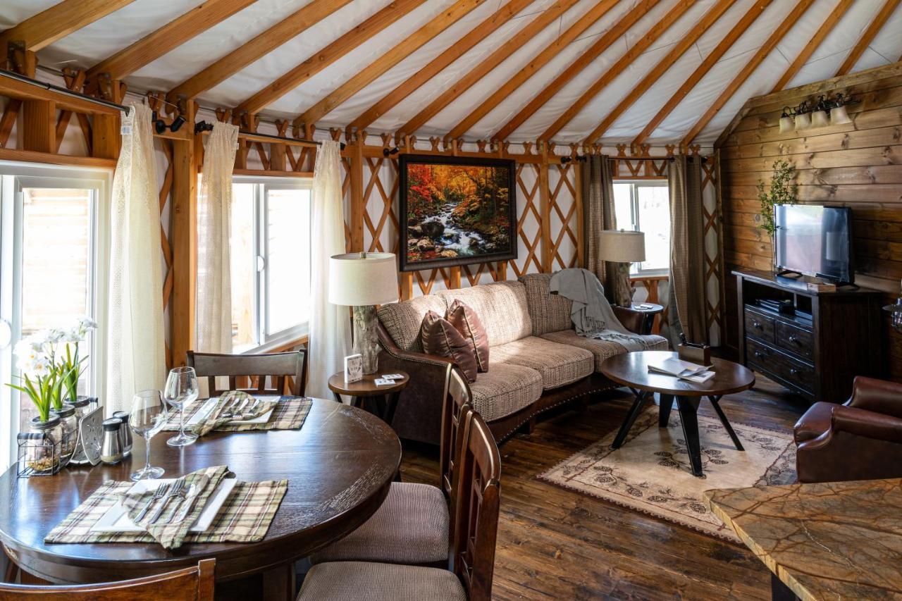 Villa Tranquil Haven Luxy Yurt - Creekside Glamping With Private Hot Tub Topton Exterior foto